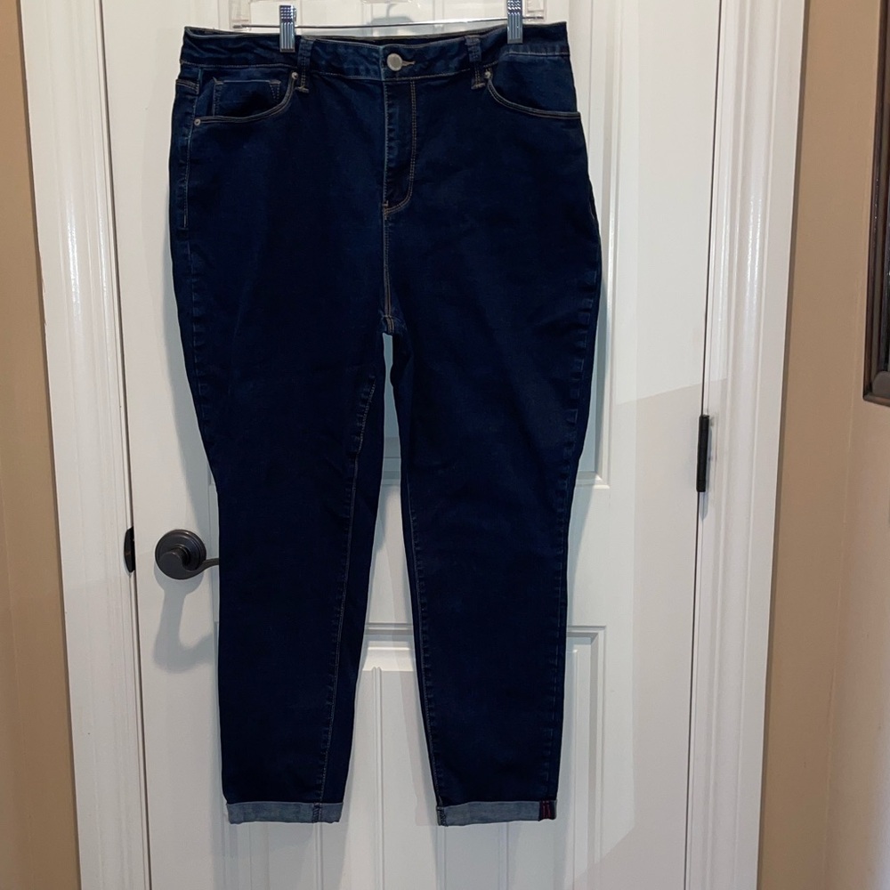 YMI 18 Women's Dark Blue Denim Rolled Ankle Jeans 5 pocket Zipper Button closure